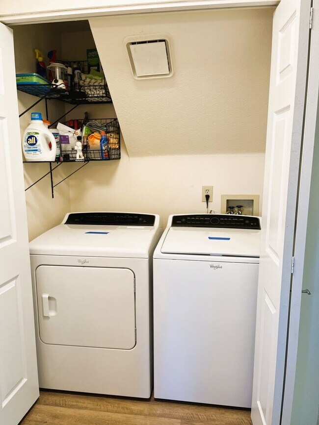 Building Photo - Bright & Spacious 3-Bedroom Home – Ideal for Entertaining & Everyday Comfort