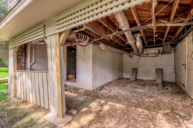 Building Photo - 811 Sam Houston