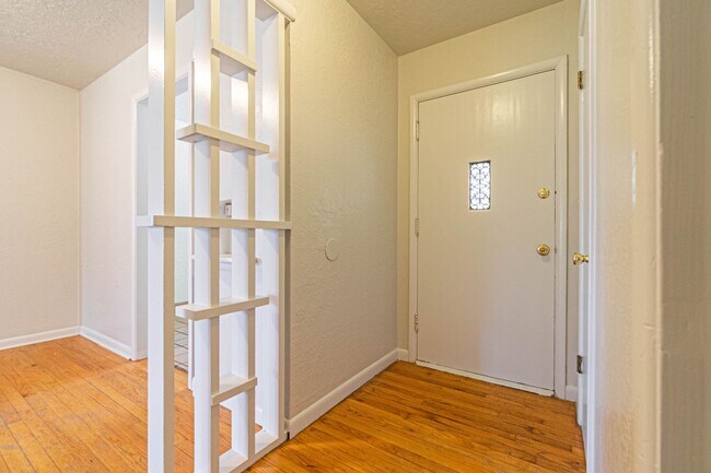 Building Photo - Three Bedroom Home in tree filled neighborhood! Lawn care included!