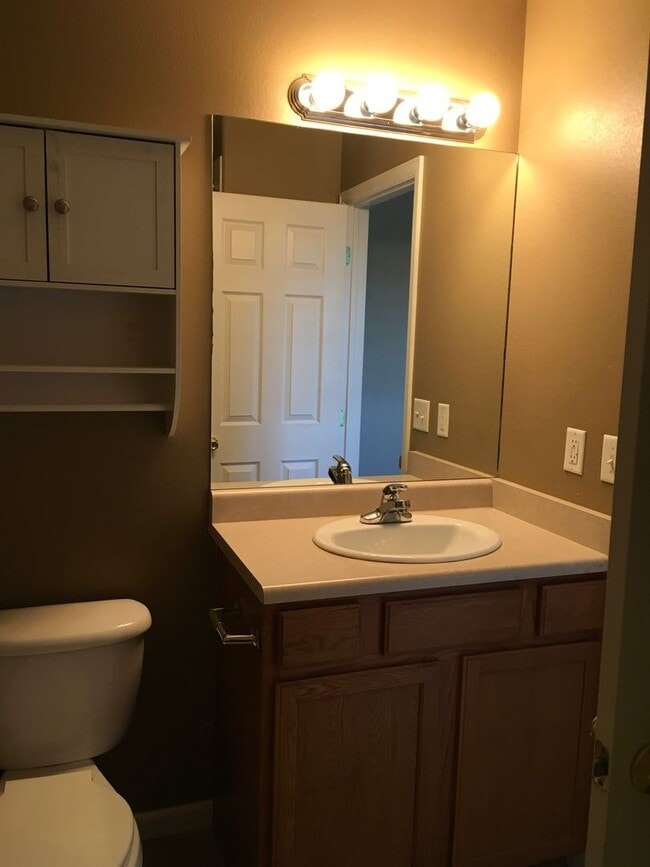 Building Photo - PET FRIENDLY 4 BEDROOM, 3 BATHROOM HOME WI...