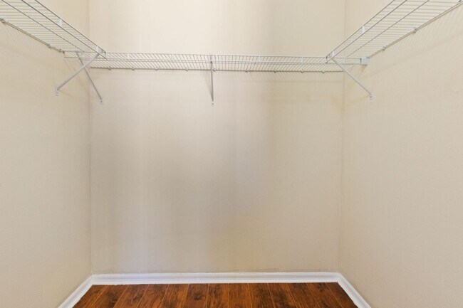 Building Photo - Spacious 3-bedroom, 3-bathroom home