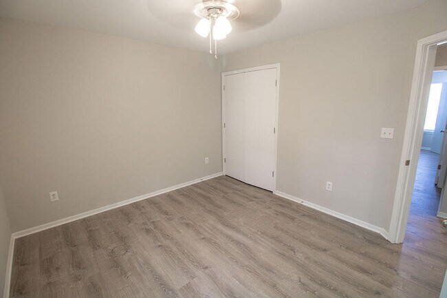 Building Photo - 1413 Greensboro Dr