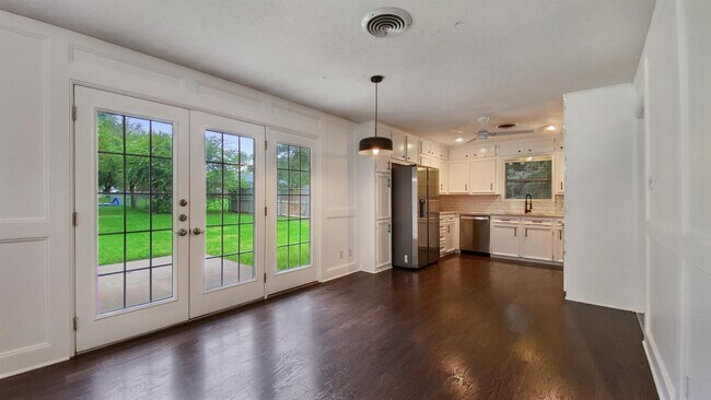 Building Photo - 3519 Midwest Dr