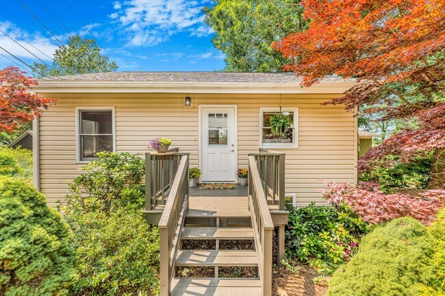 Building Photo - Asheville Rental!