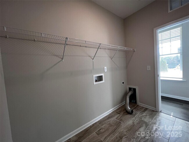 Building Photo - 108 Keats Aly