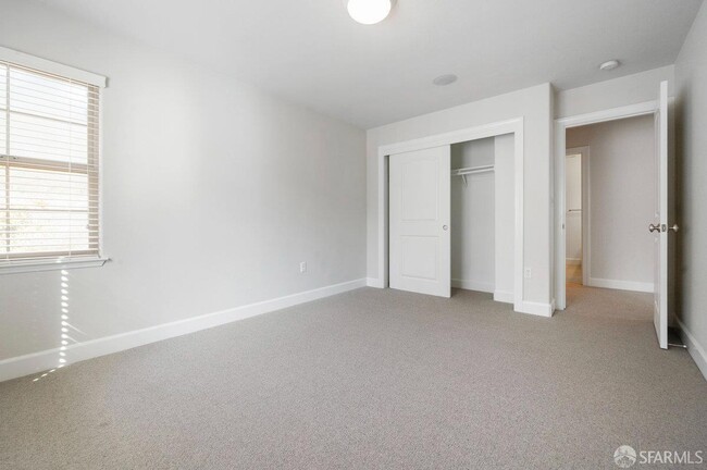 Building Photo - 72 Golden Aster Ct