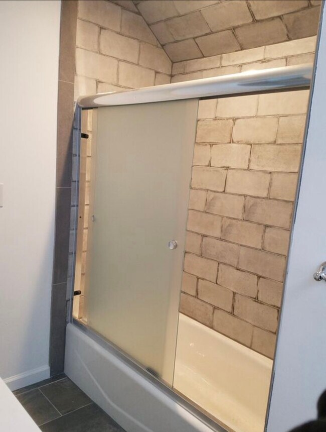 Building Photo - 95 Richmond Ave