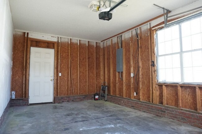 Building Photo - 7017 Farrington Farms Dr