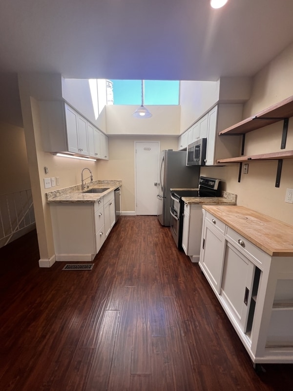 Building Photo - 3022 Yulupa Ave