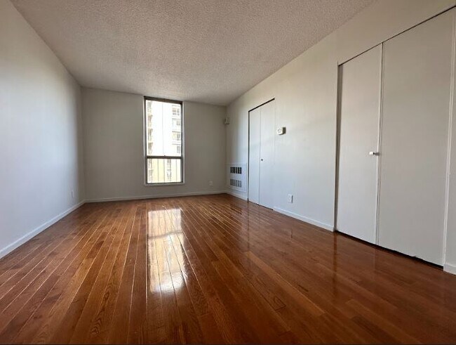 Bedroom - 33 Pond Ave