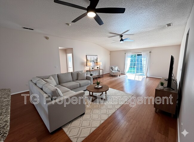 Building Photo - 1449 Blue Heron Ln N