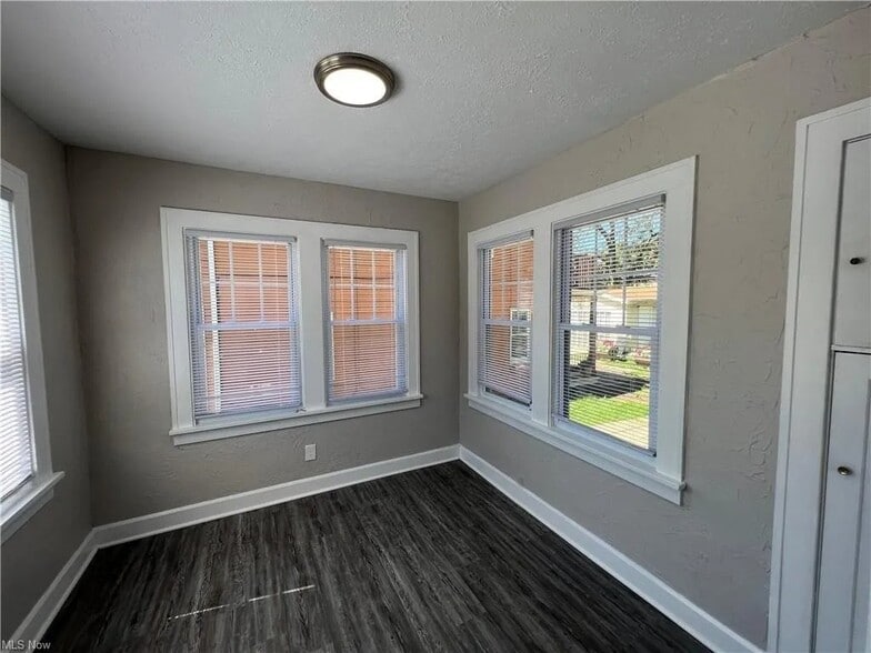 Building Photo - 3573 Cummings Rd