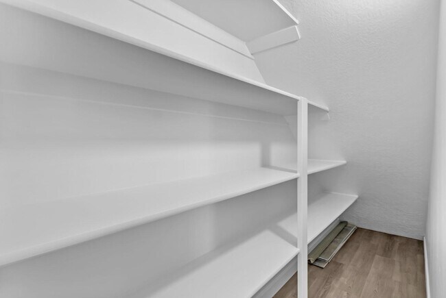 Building Photo - 2464 N Fernleaf Dr - 2646 Fern Leaf (Basement