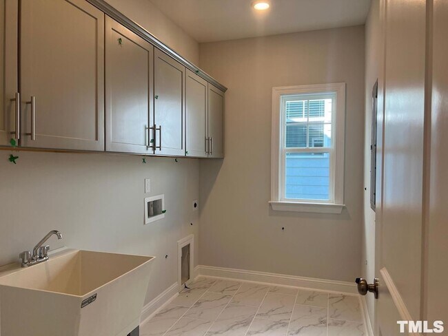 Building Photo - 365 Natsam Wds Wy