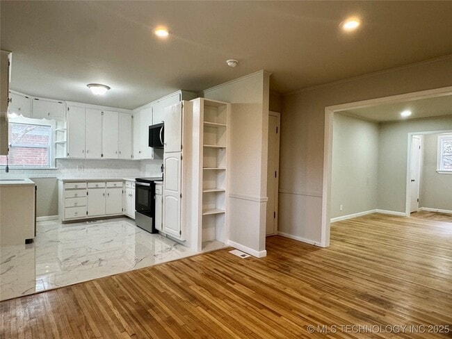 Building Photo - 5308 S Madison Ave