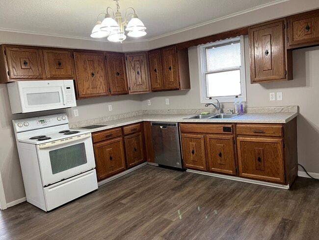 Building Photo - 3404 NW Rochester Road