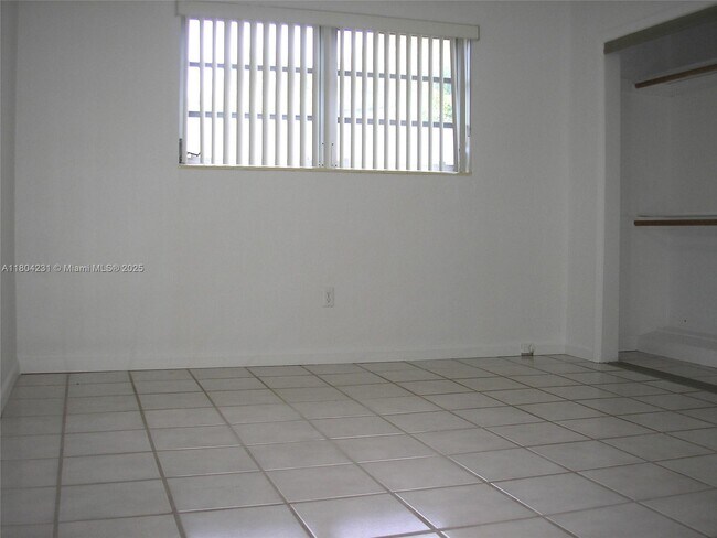 Building Photo - 11111 SW 78th Ct