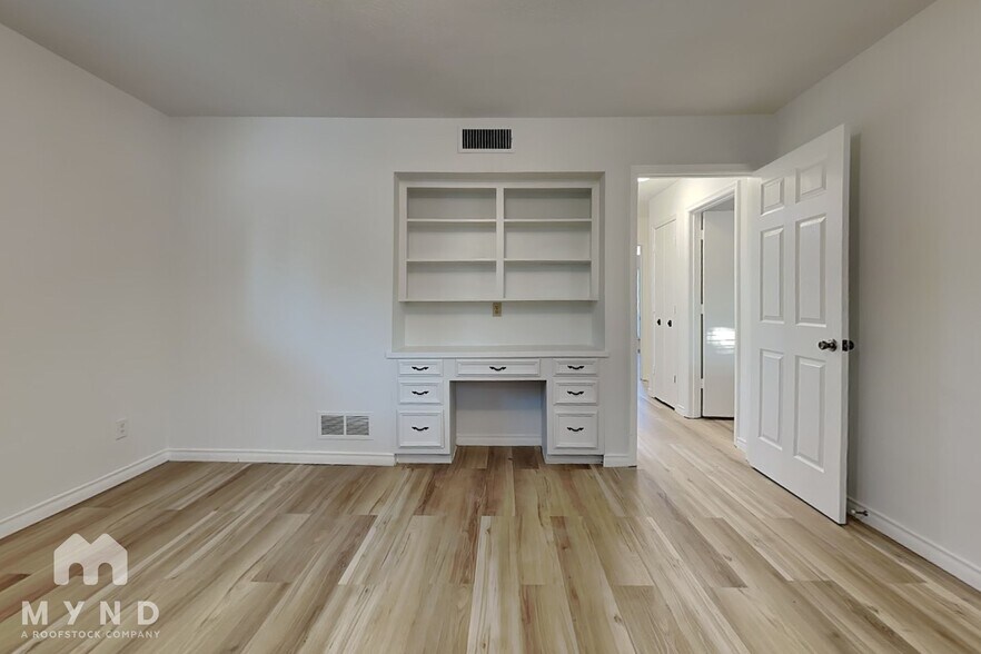 Building Photo - 810 Bradfield Dr