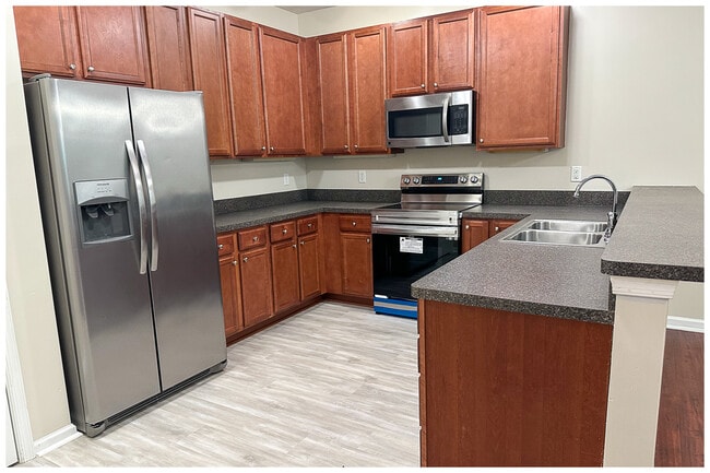 Building Photo - 932 Southmoor Dr