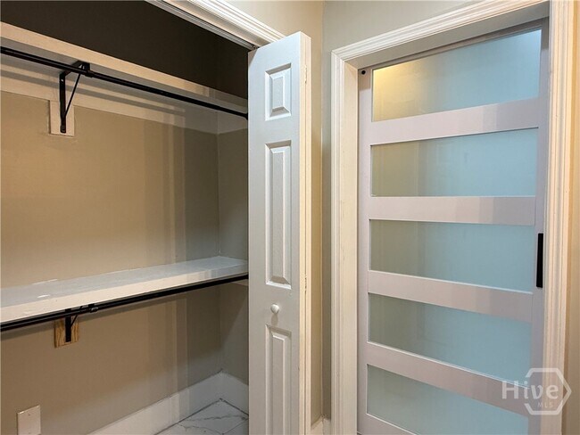 Building Photo - 728 W 39th St