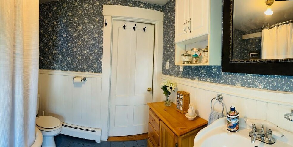 Building Photo - 44 N Mast St