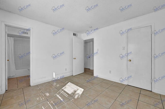 Building Photo - Updated Price!! Cute 2/2 Condo in Dallas!