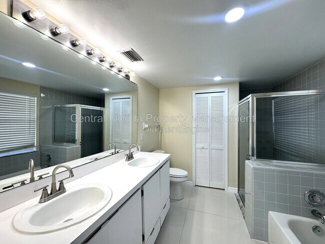 Building Photo - 2985 Viscount Cir