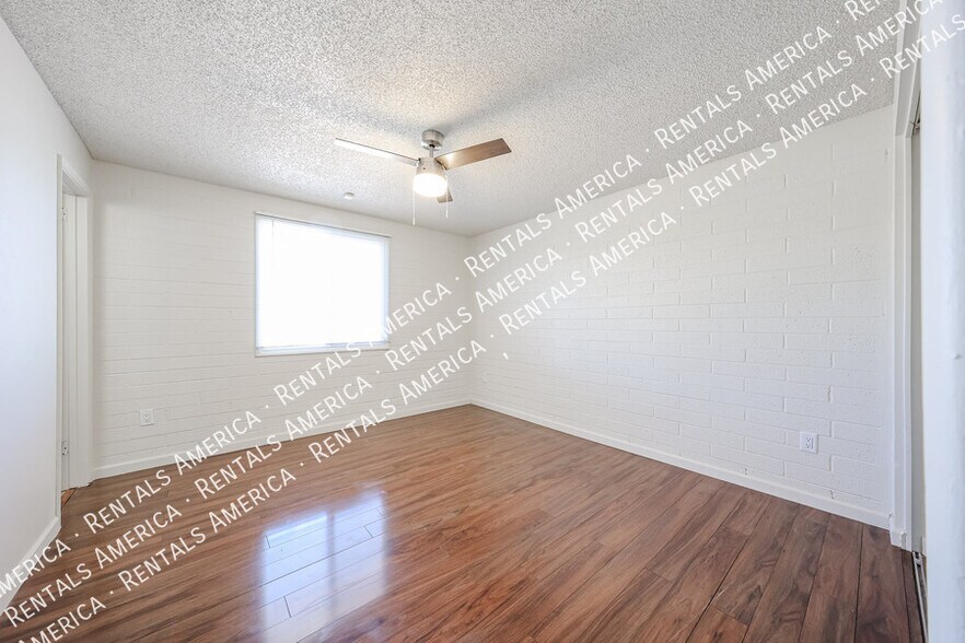 Building Photo - 3550 E Voltaire Dr