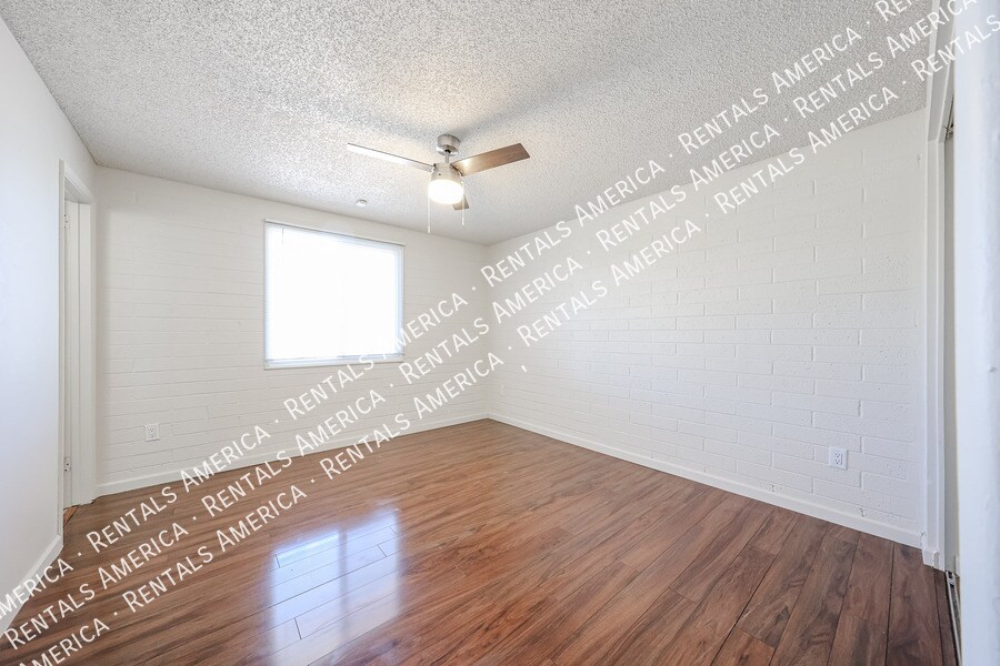 Building Photo - 3550 E Voltaire Dr