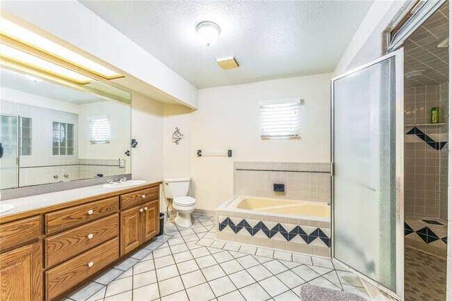 Building Photo - 404 Anderson Dr