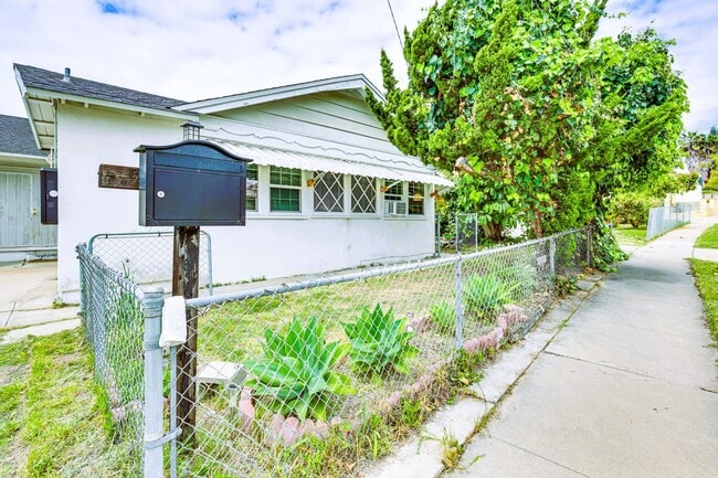 Building Photo - Charming Studio House in San Diego