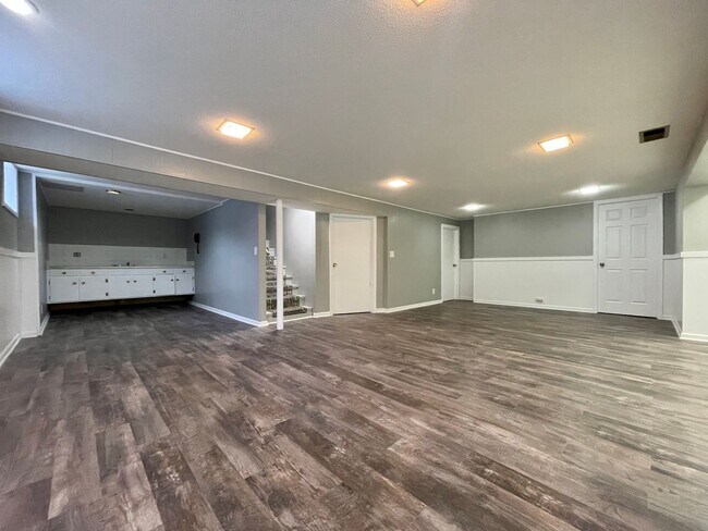 Building Photo - Spectacular 4 Bedroom 2 Bathroom Single Family Home in Brooklyn Center!