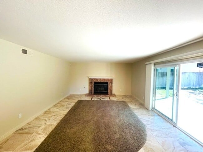 Building Photo - 526 Trailridge Dr