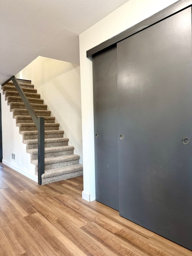 Building Photo - **$1000 DEPOSIT + TWO WEEKS FREE RENT** Spacious Townhouse in the Heart of Garden Home~ New LVP F...