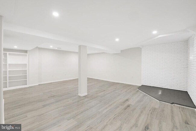 Building Photo - 8815 Tuckerman Ln
