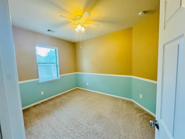 Building Photo - 5531 Drumlin Field Way
