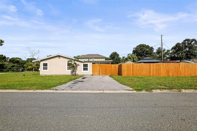 Building Photo - 2601 16th Ave N