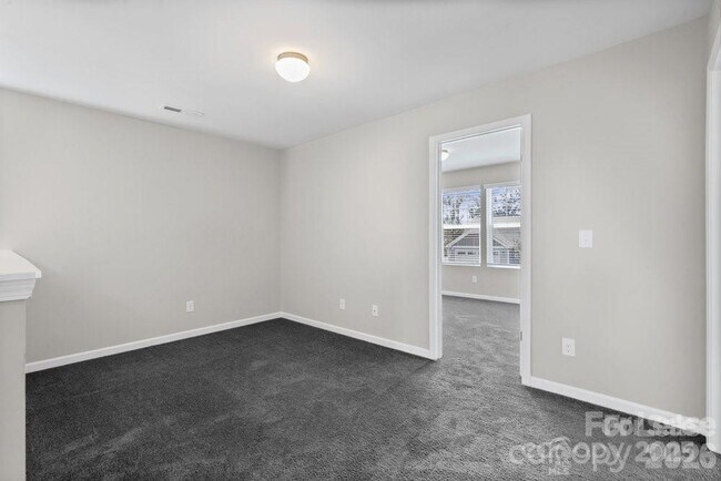 Building Photo - 134 Clove Hitch Dr