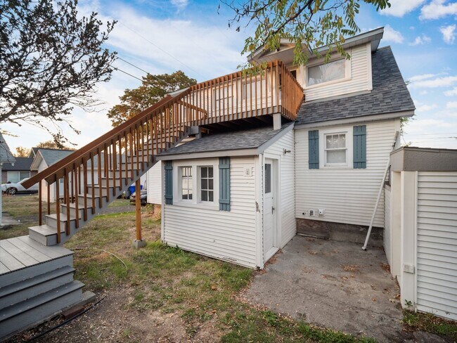 Building Photo - Millwood 2 bedroom condo