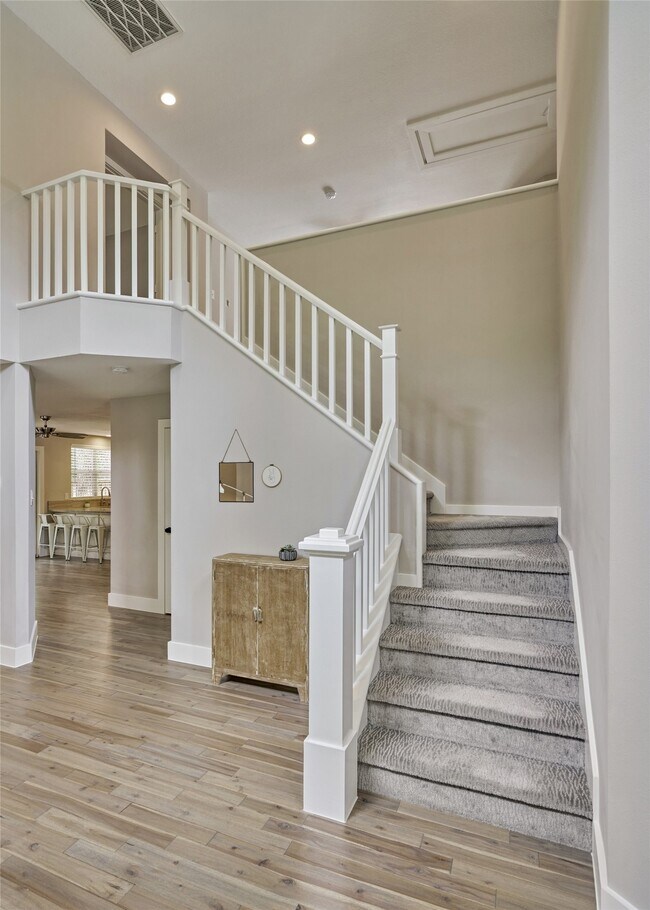 Building Photo - 38 E Gaslight Pl