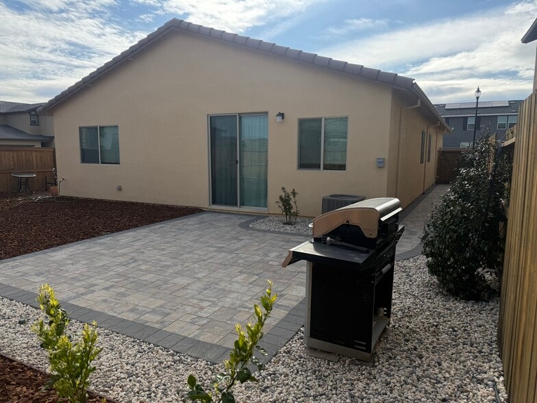 Building Photo - 3324 Pruett Dr