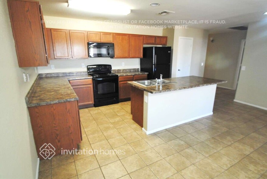 Building Photo - 2027 S 99th Ln