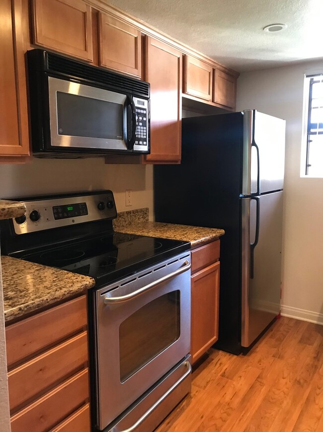 Building Photo - 1/2 Mile to Good Schools, Pool/Spa/Sauna, ...