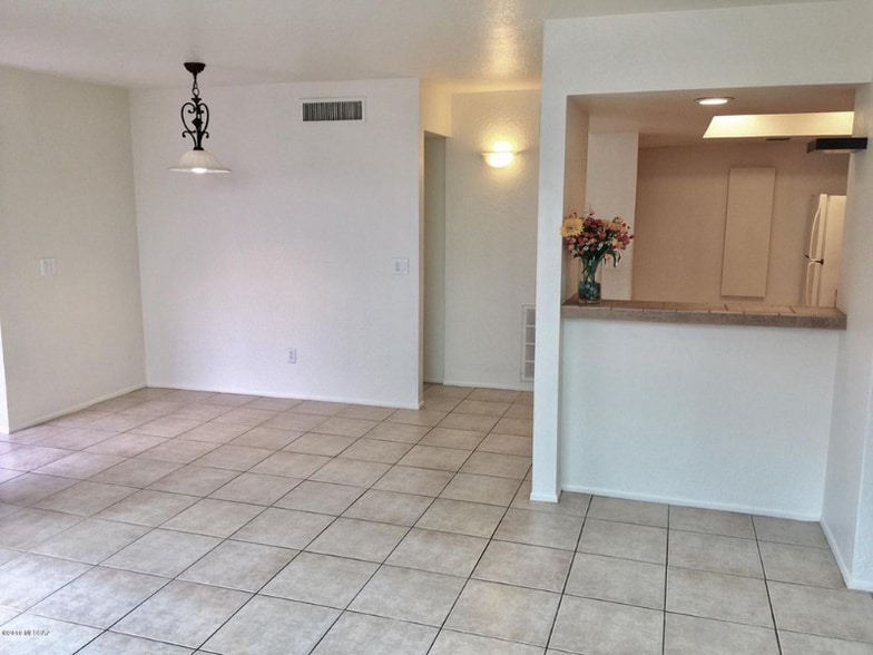 Building Photo - 4283 N River Grove Cir