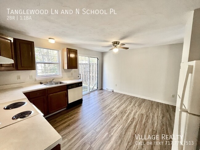 Building Photo - Spacious 2-BR Townhome in Dallastown Schoo...