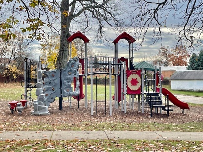 Building Photo - 62 N Bryant Ave