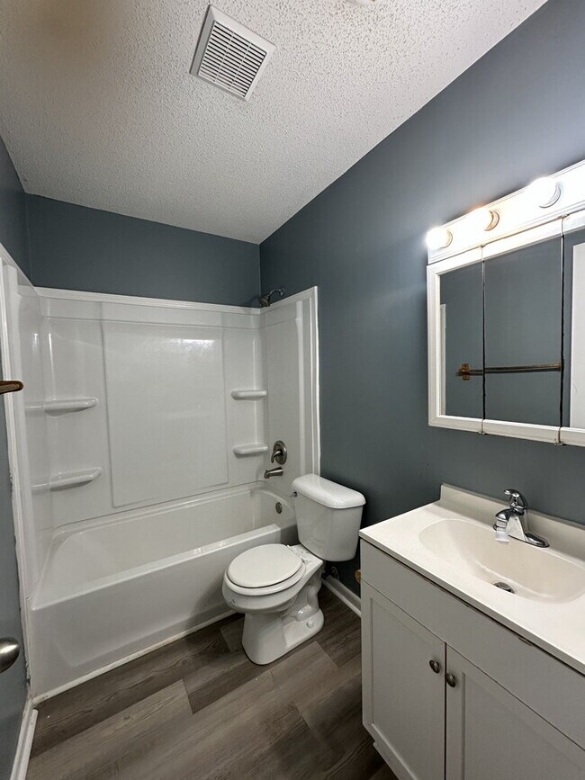 Building Photo - 506 Parkway Ct