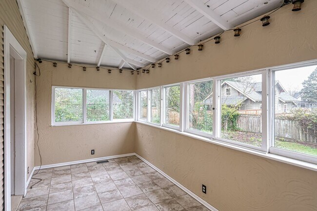 Building Photo - Charming 2 Bedroom, 1 Bathroom Chalet.