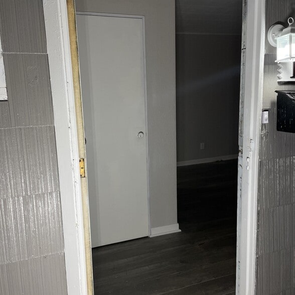 Building Photo - 1993 Rookwood Rd