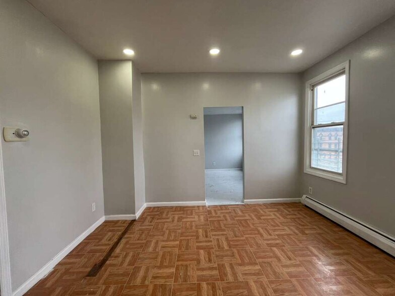 Building Photo - 677 Kennedy Blvd